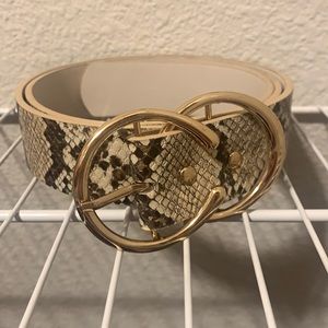 Women’s snakeskin fashion belt